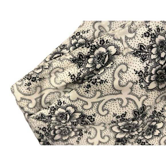 Ann Taylor Loft Cropped Pants Creamy White with Black Floral Size 8P - Picture 6 of 9